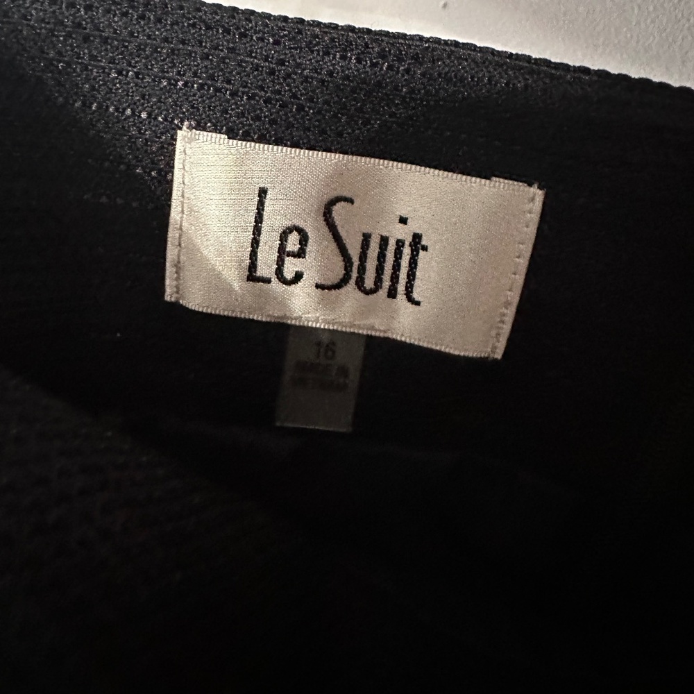 NEW LE SUIT